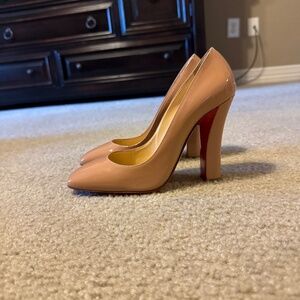 Louboutin Viva pump 100mm